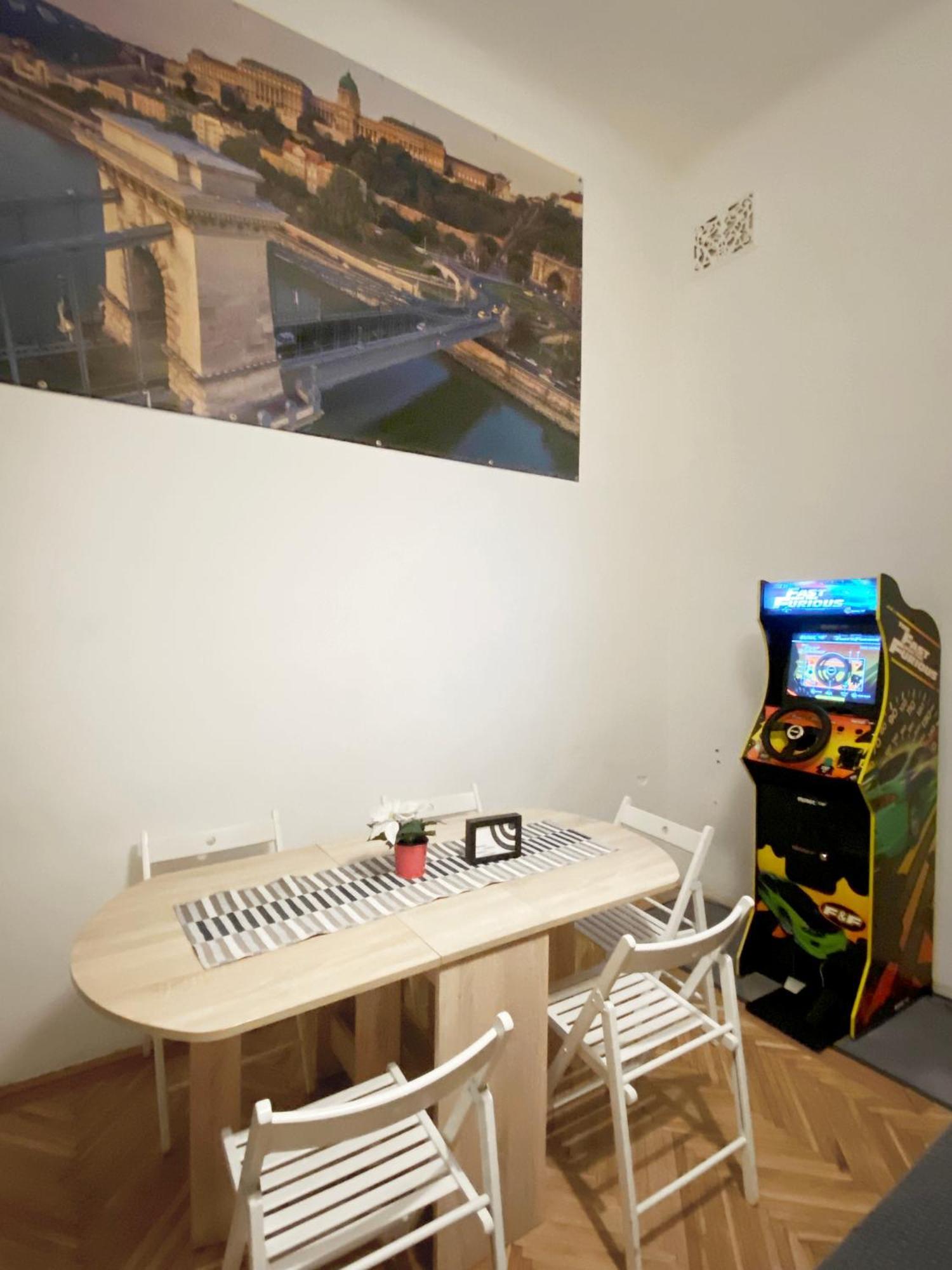 Free Parking Sega Rally Apartment Budapest Exteriör bild